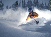 大比分获胜引发热议！，Uzi在巴黎圣日耳曼比赛中爆冷赛场气氛高涨